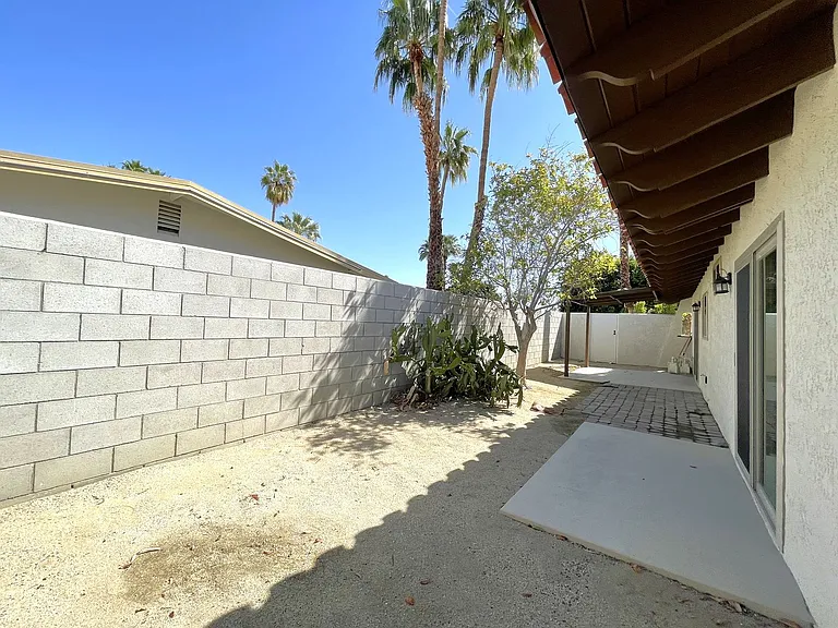 561 Desert View Dr #4 — Photo 17