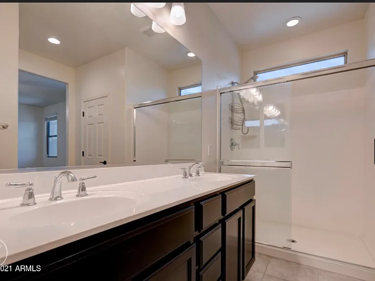 7136 S 33rd Ave — Photo 9