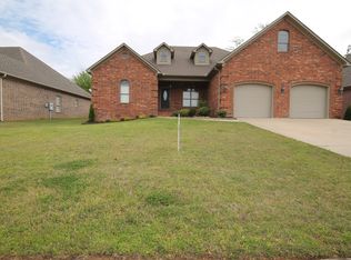 143 Summit Dr, Maumelle, AR 72113