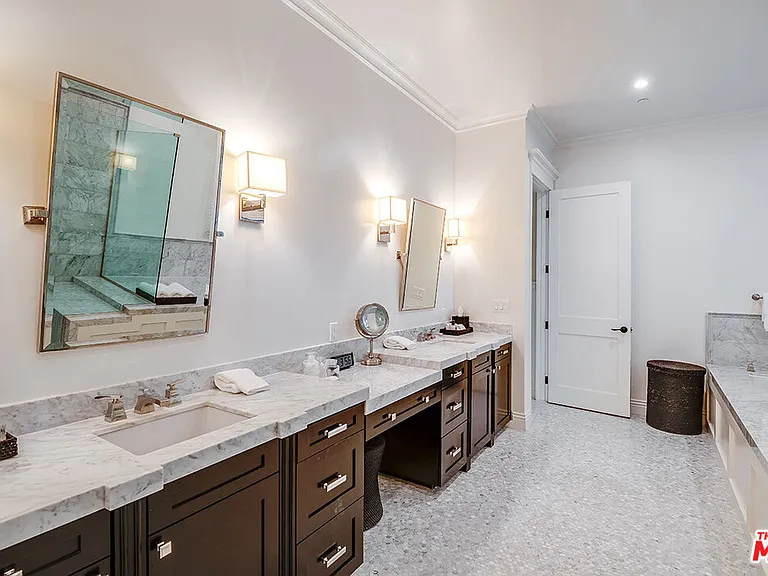 10161 Valley Spring Ln — Photo 33