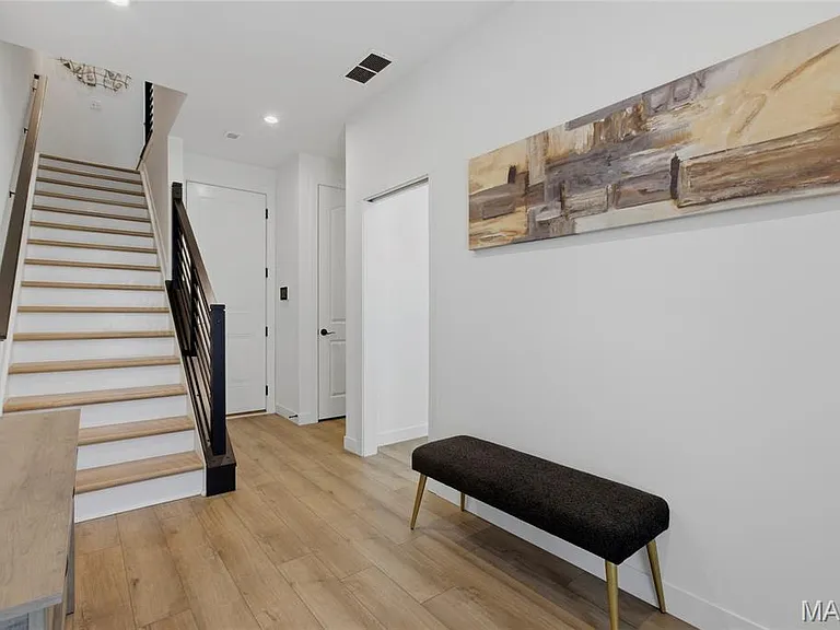 8924 Gateway Cir — Photo 6