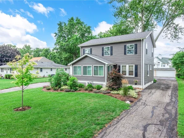 5730 Canterbury Rd, North Olmsted, OH 44070