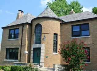 8021 Davis Dr, Saint Louis, MO 63105