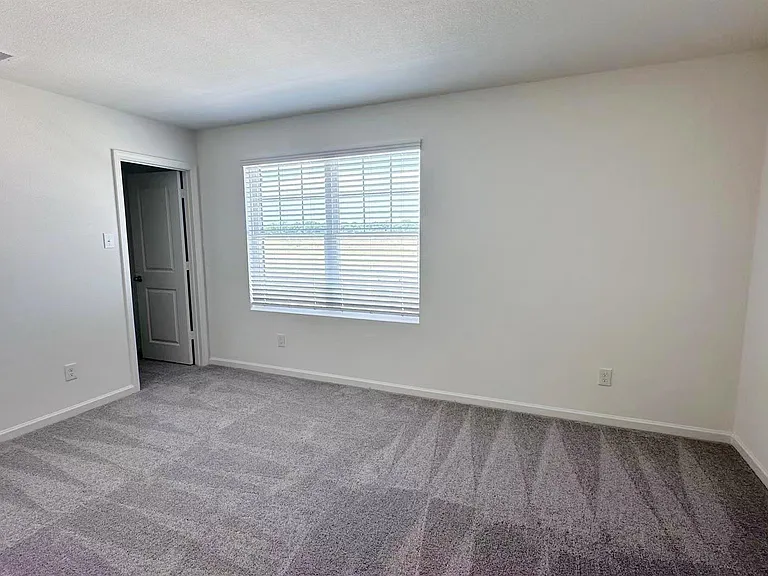 2105 Meadow Park Dr — Photo 14