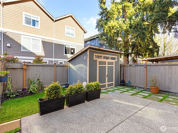 3rd image of 932 N 96th Street