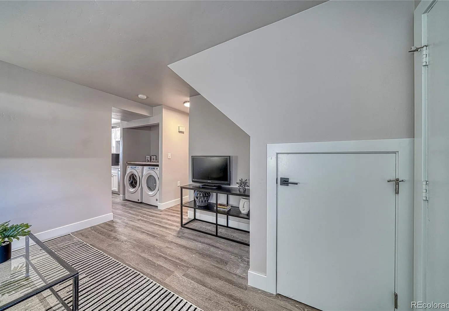 2 bed, 1.0 bath, 897 sqft, $2,500 — Photo 3