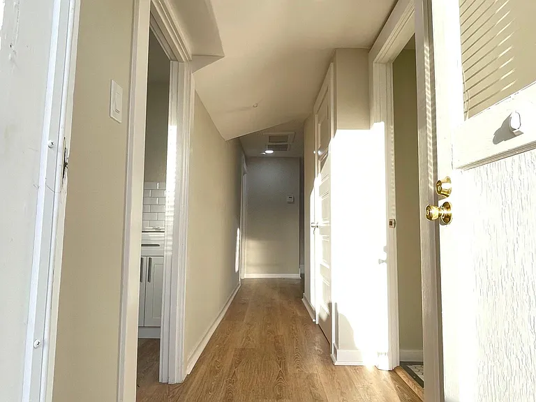 17 1/2 S Hutchins St — Photo 10