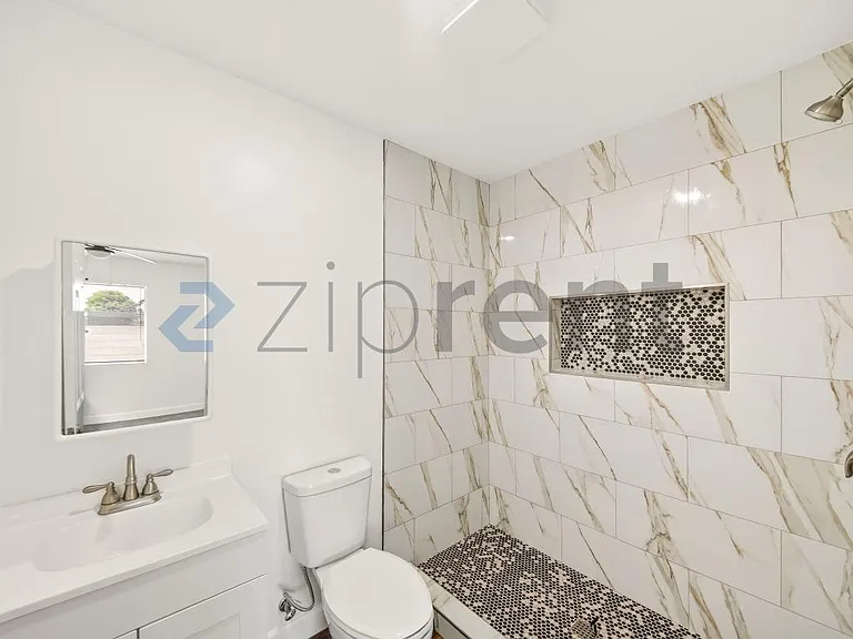 1421 Astoria Pl #1 — Photo 15