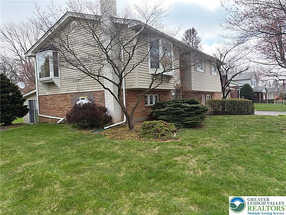 4th image of 3320 Chaucer Ln