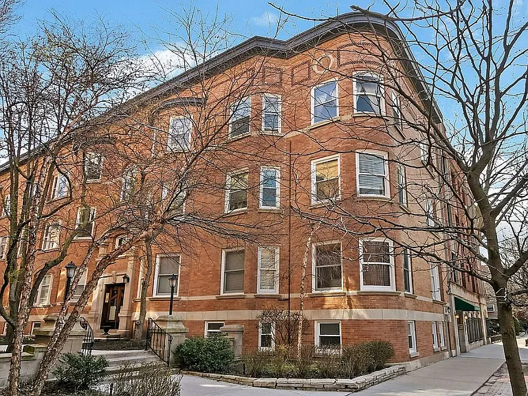 633 W Barry Ave #2I — Photo 14
