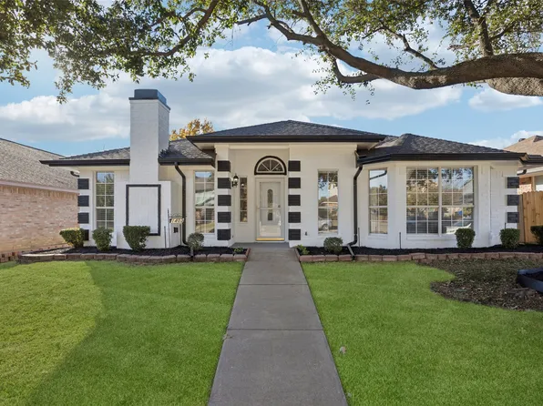 1403 Signet Dr, Euless, TX 76040