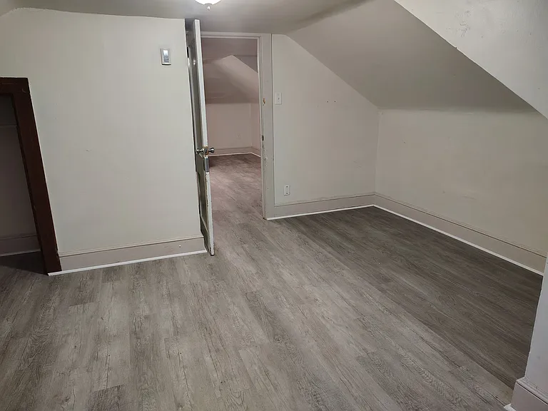 819 W 4th St #2 — Photo 12