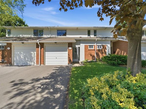 481 Woodview Rd #4, Burlington, ON L7N 2Z9