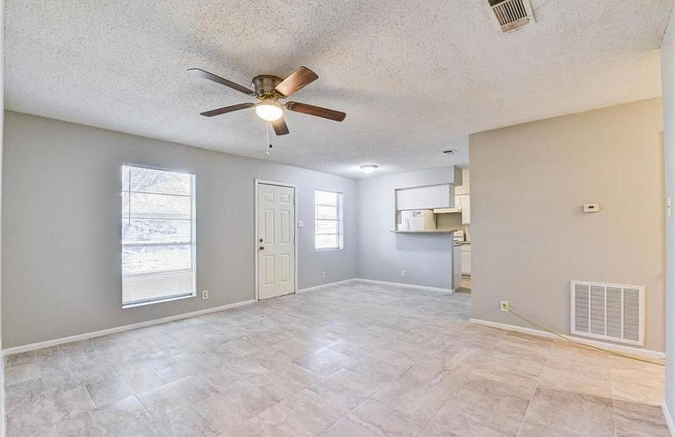424 Fisher St, West Columbia, TX 77486 | Zillow