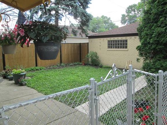 2nd image of 7259 S Francisco Ave