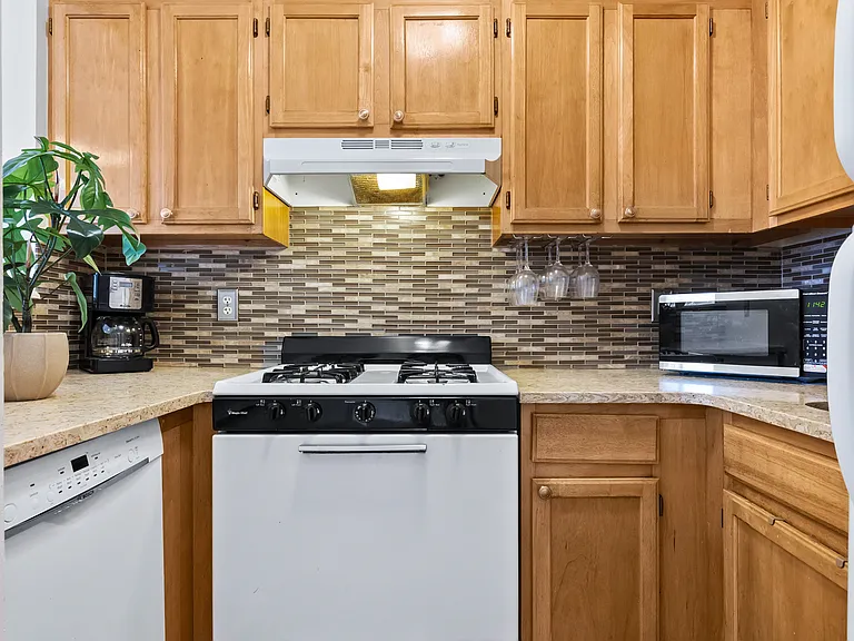 190 W 134th St #3 — Photo 10