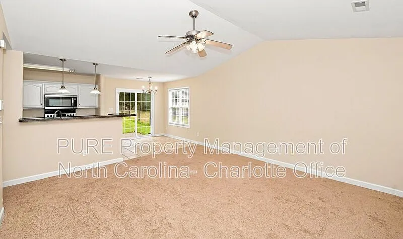 3 bed, 2.0 bath, 1151 sqft, $1,775 — Photo 2