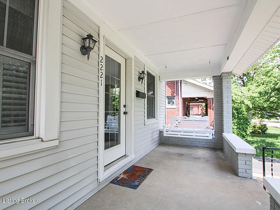 2nd image of 2221 Hawthorne Ave