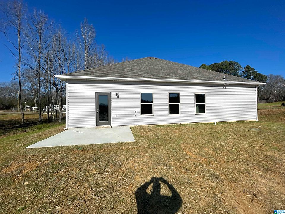 2nd image of 446 S Pine Dr