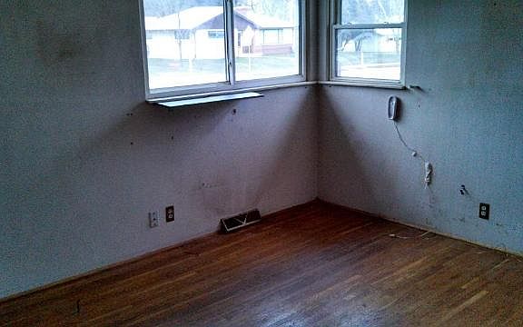 3rd image of 4608 Glenwood St