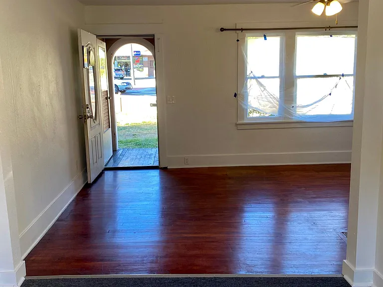 107 W Alder St — Photo 6