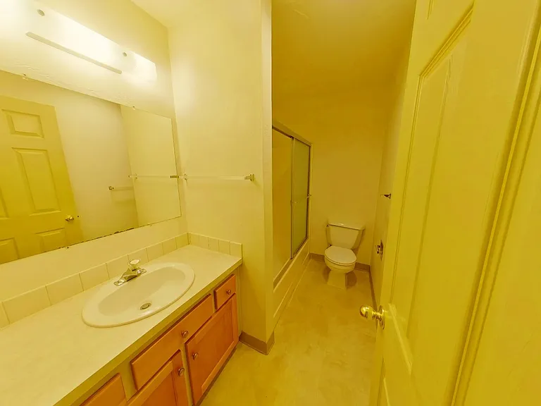 Hess Apartments — Photo 22