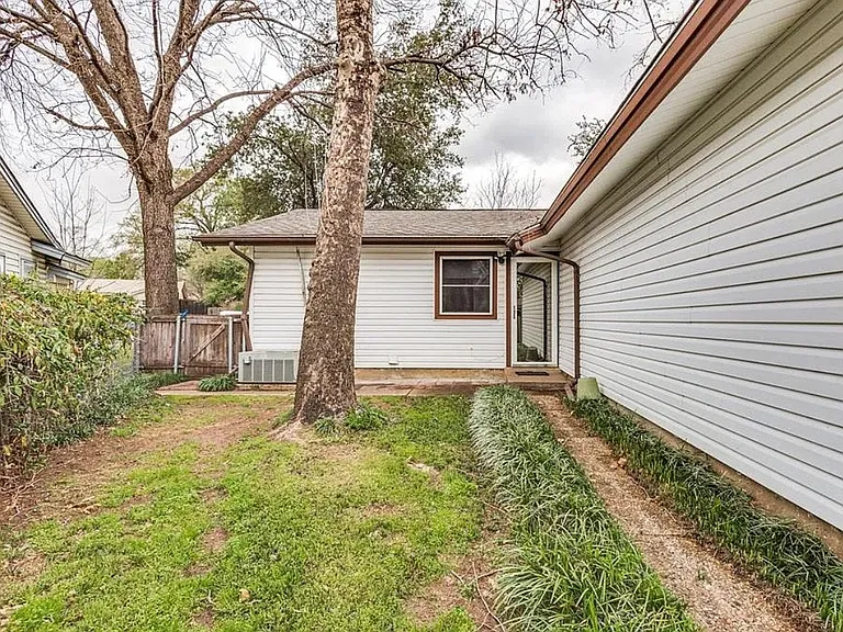 1802 Anderson St — Photo 10