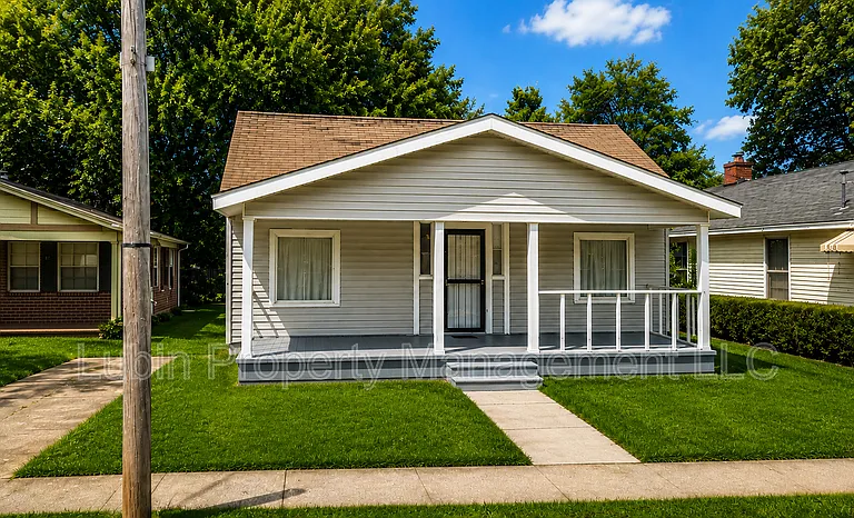 1003 S McLean Blvd — Photo 1