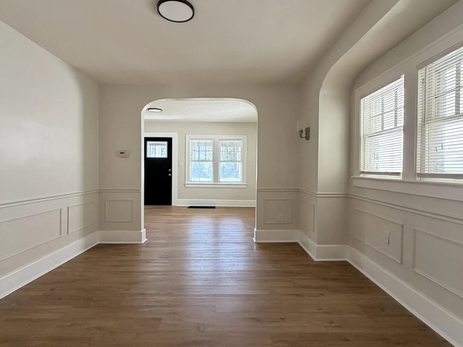 Your Cozy Fall Home Awaits Spacious 4BR with Basement & Garage! — Photo 4