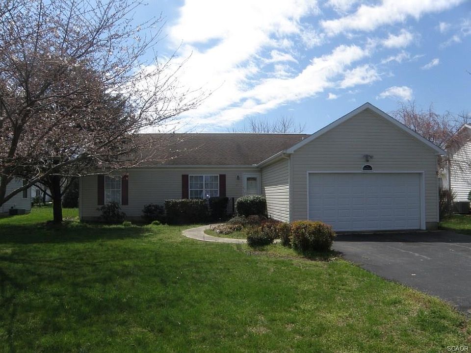 1st image of 27 Bryn Mawr Dr