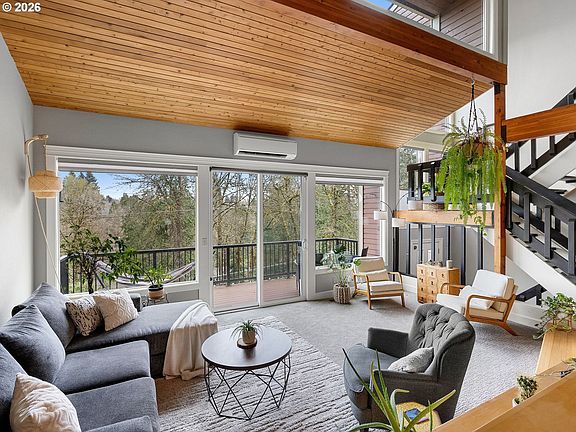 4th image of 3444 SE Aldercrest Rd