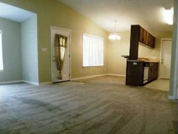 4th image of 2819 Hidden Springs Dr