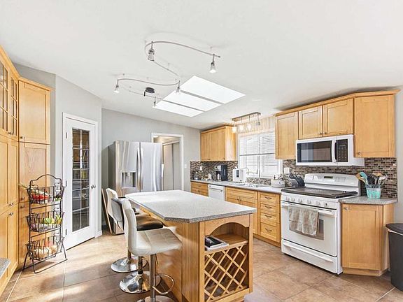 2nd image of 593 E Stewart St #1
