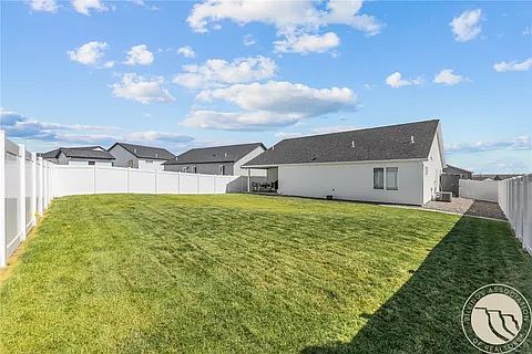 3rd image of 926 Anacapa Ln