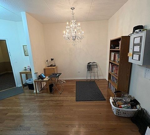 5th image of 715 Astor Ln Unit 201