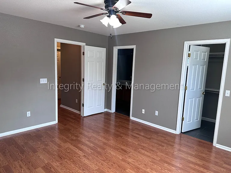1041 Laurenwood Ln — Photo 29
