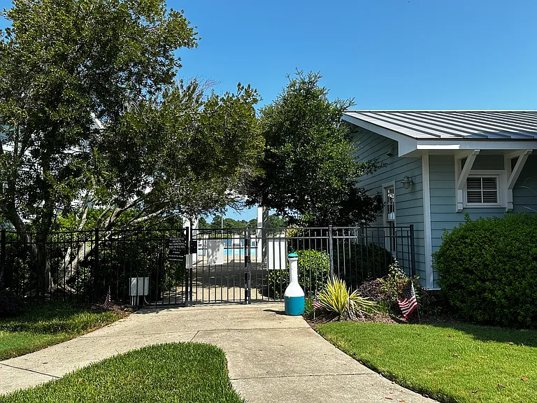 8300 Harbor View Ln — Photo 5