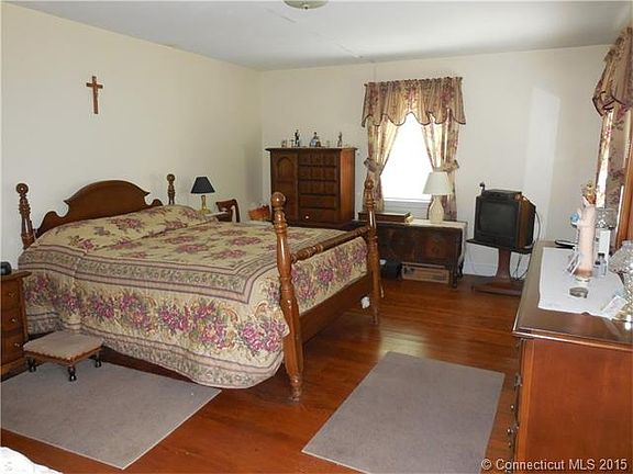 4th image of 534 Townsend Ave