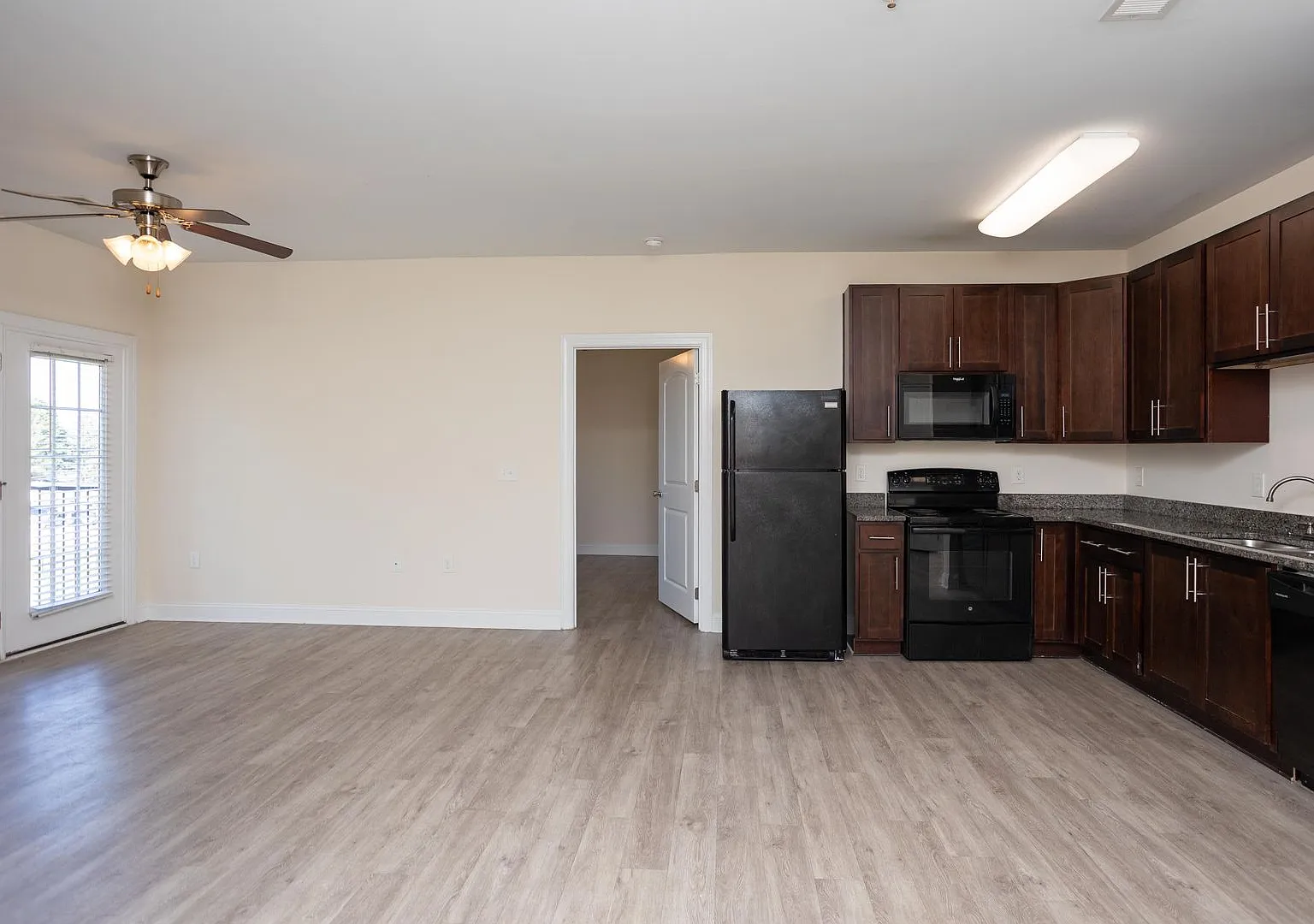 2 Bedroom, 2 Bath Apartment for Rent — Photo 2