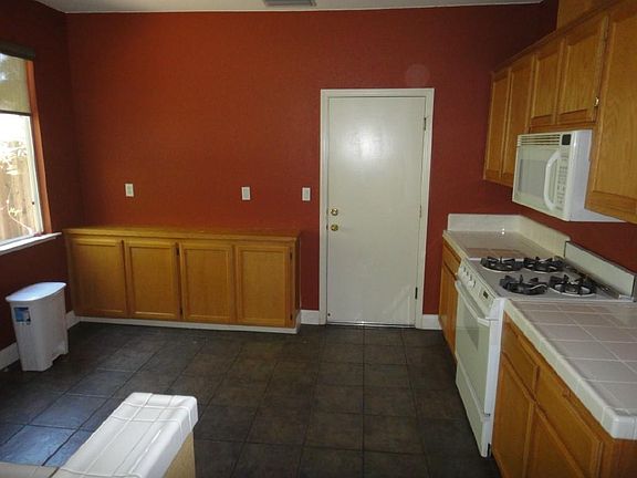 4th image of 654 Grafton Way