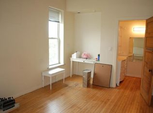3231 N Clark St #1B, Chicago, IL 60657