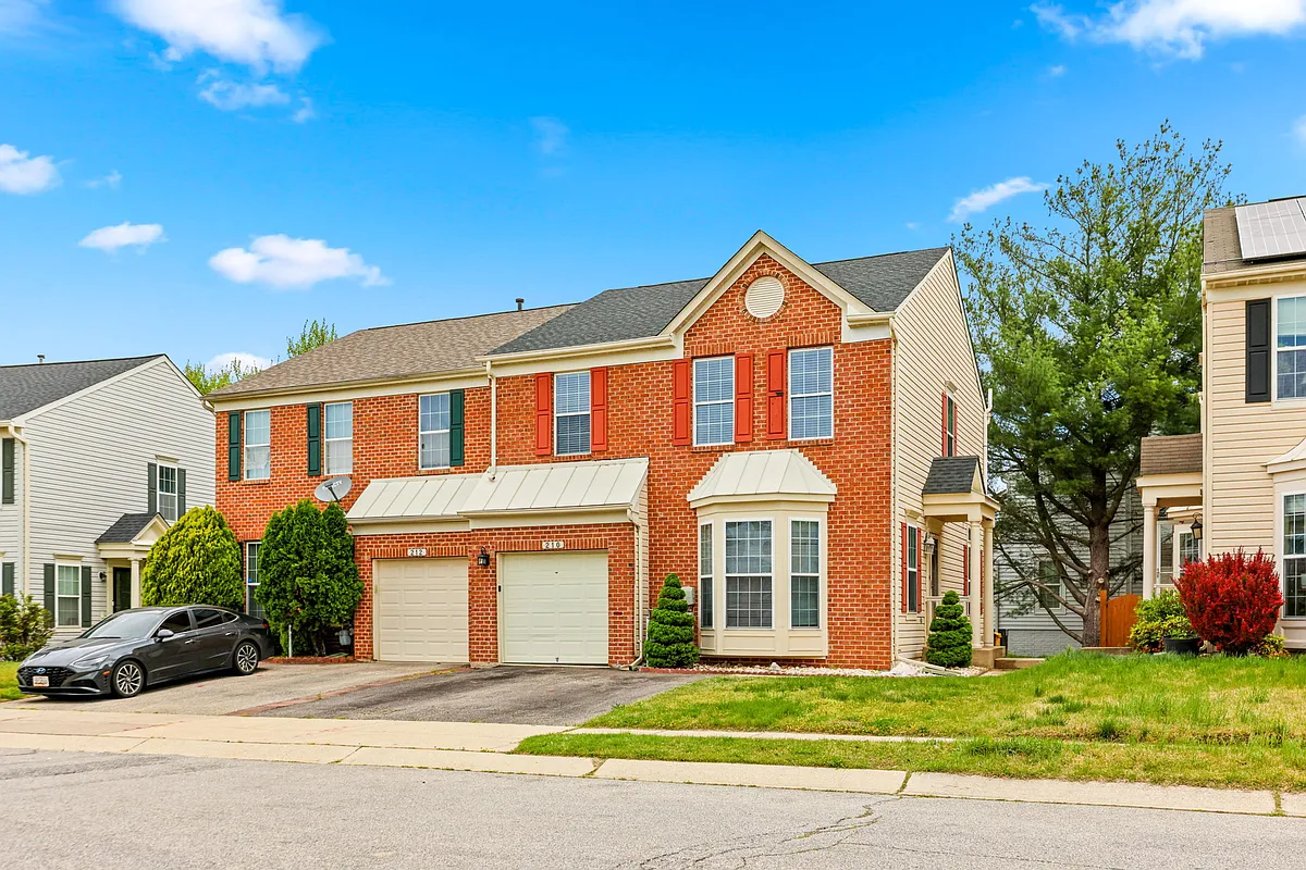 Welcome Home - 210 Eisenhower Ct