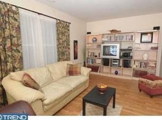 8995 Springview Rd, Philadelphia, PA 19115