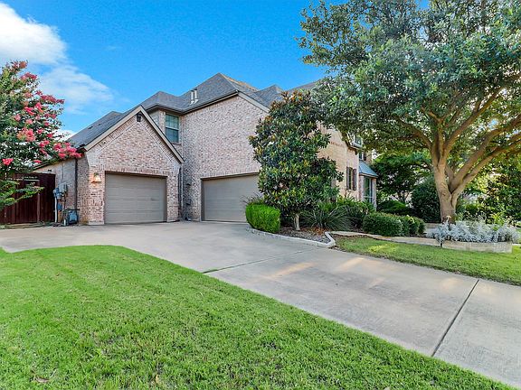 3rd image of 605 Royal Glen Dr