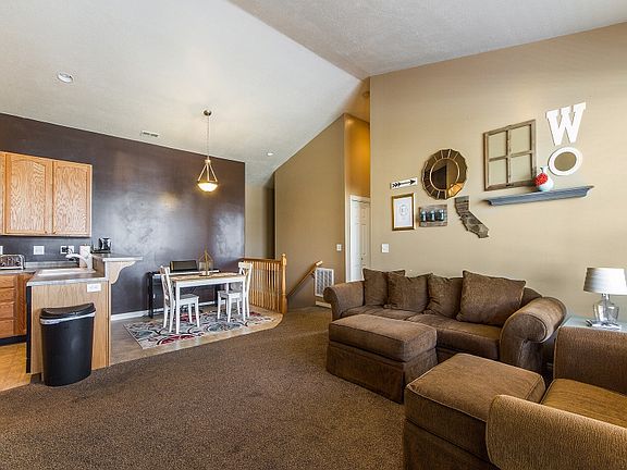 3rd image of 433 Kent Dr