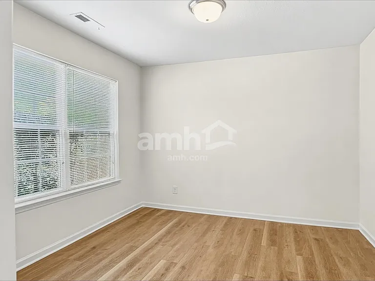 118 Charndon Way — Photo 7