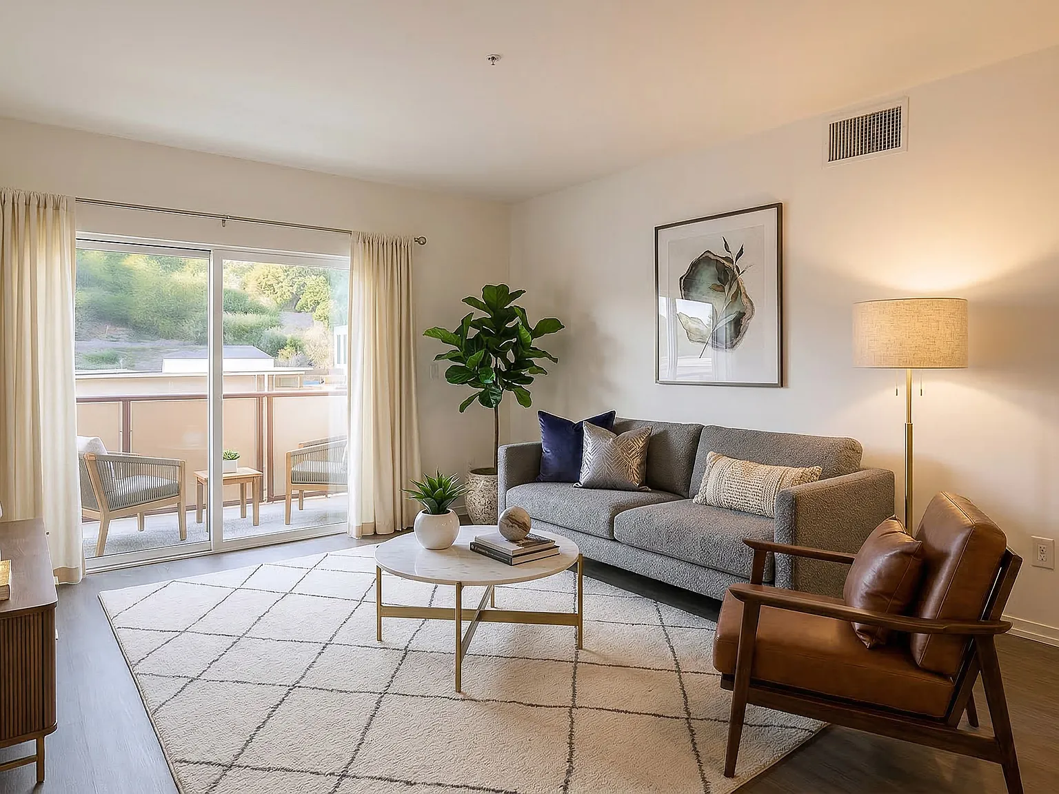 Cahuenga Place — Photo 4