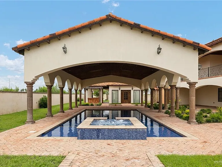 2304 Antigua Dr — Photo 35