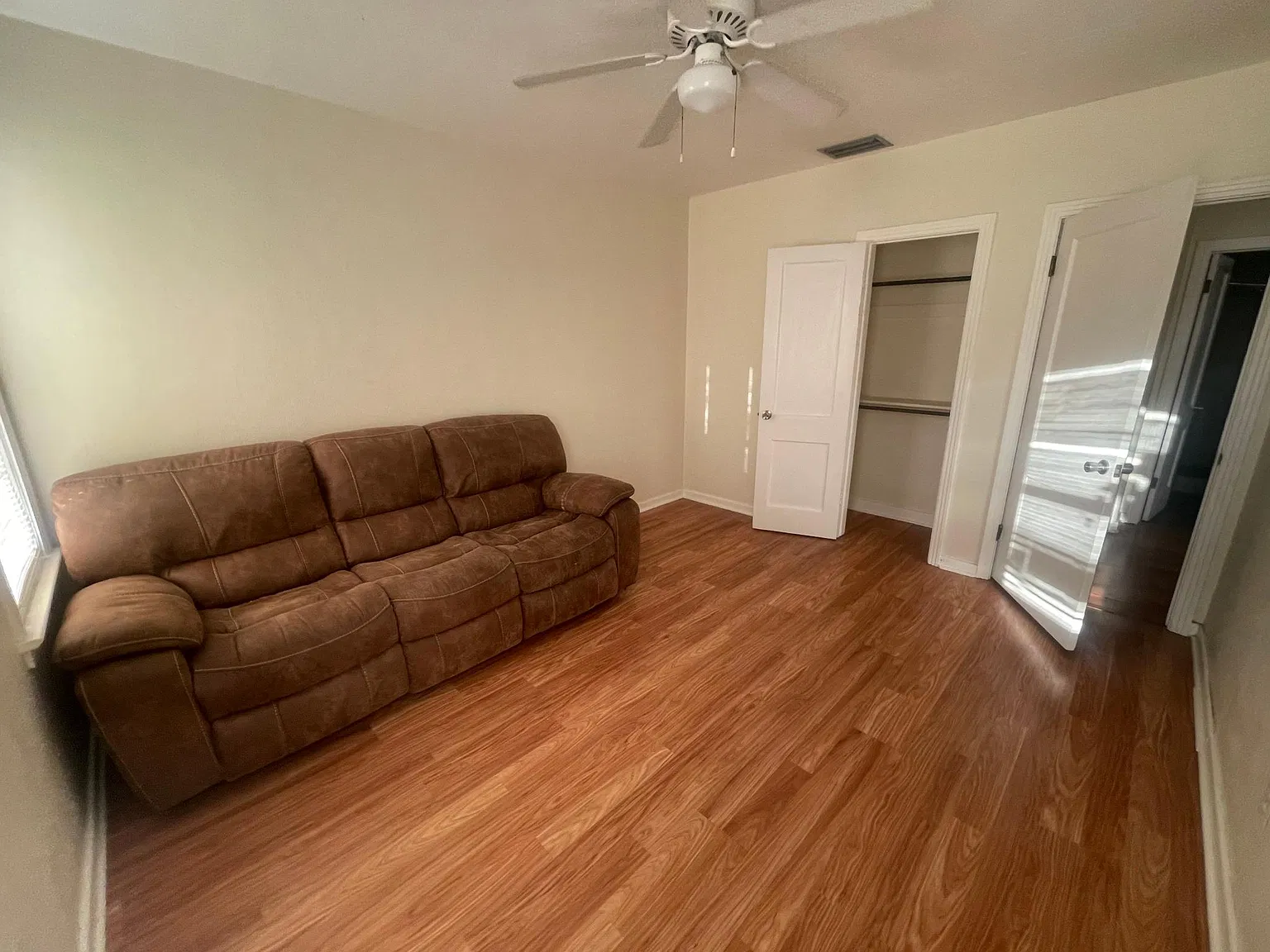 2 bed, 1000 sqft, $1,800 — Photo 3