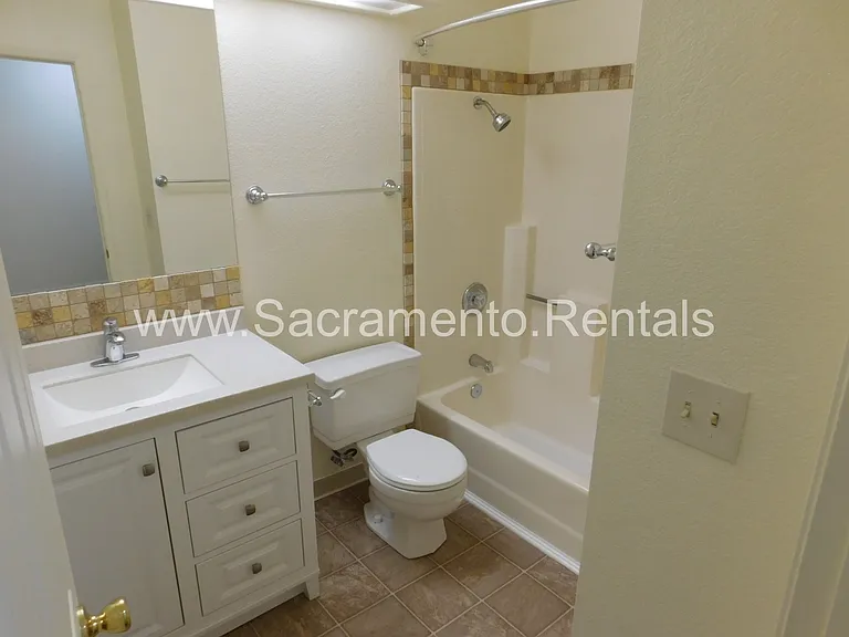 7313 Bruno Way — Photo 9